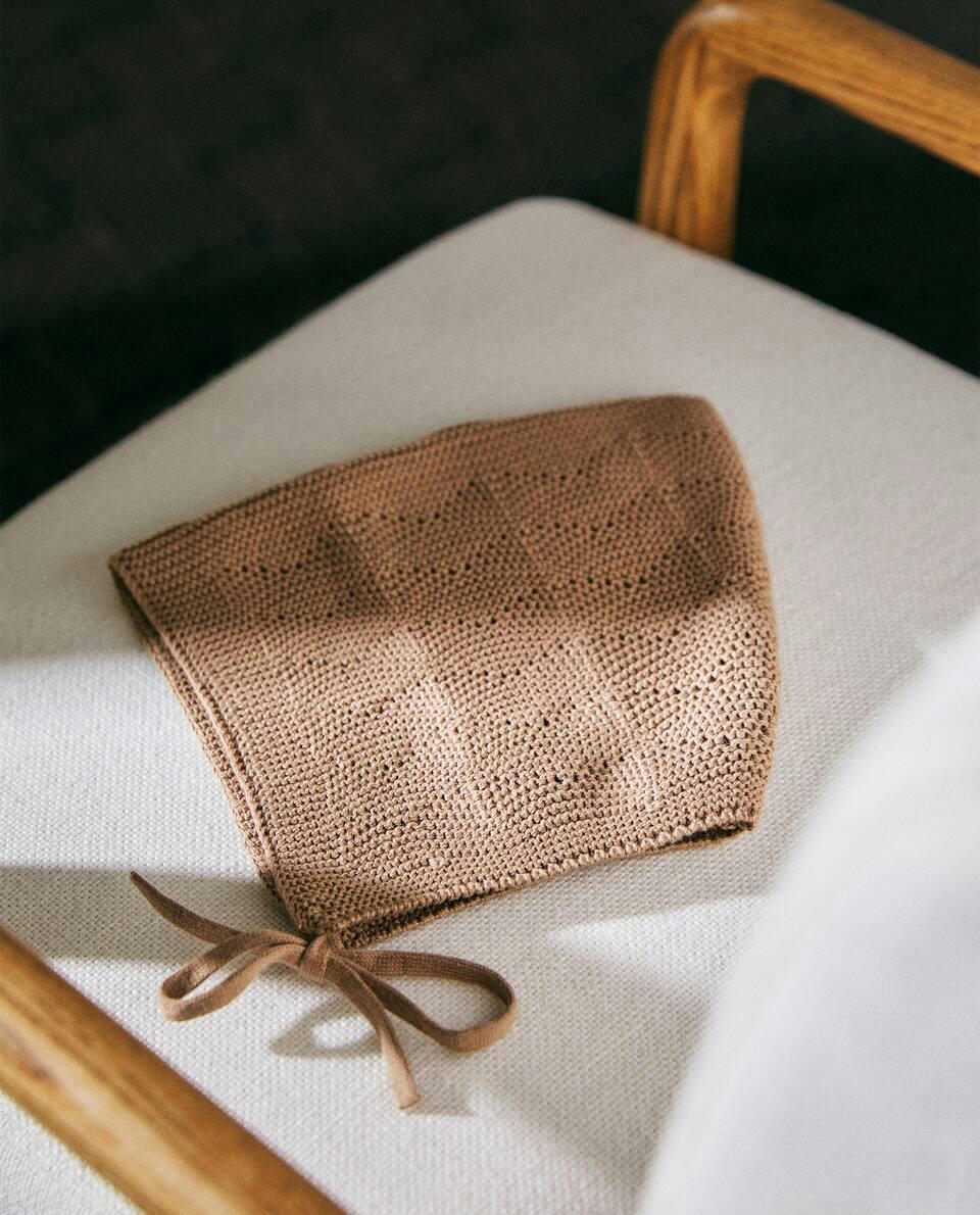 BONNET WITH OPENWORK