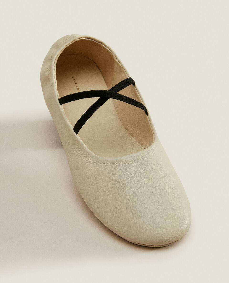 LEATHER BALLERINAS WITH A HIGH VAMP
