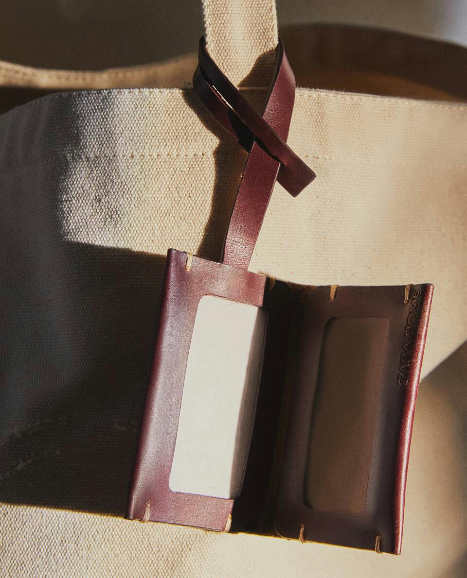 LEATHER TRAVEL LABEL