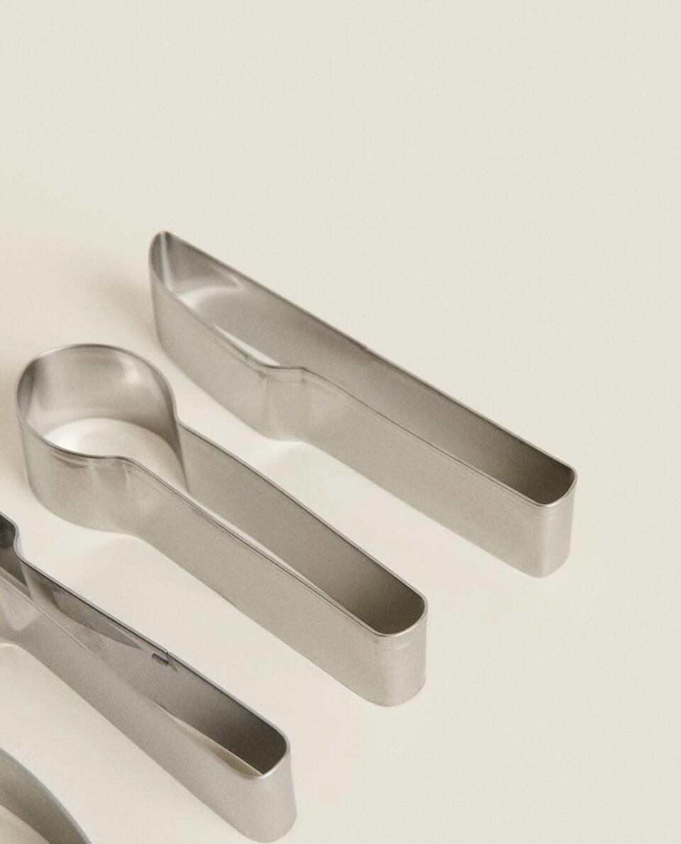 SET OF TABLEWARE-SHAPED STEEL MOULDS