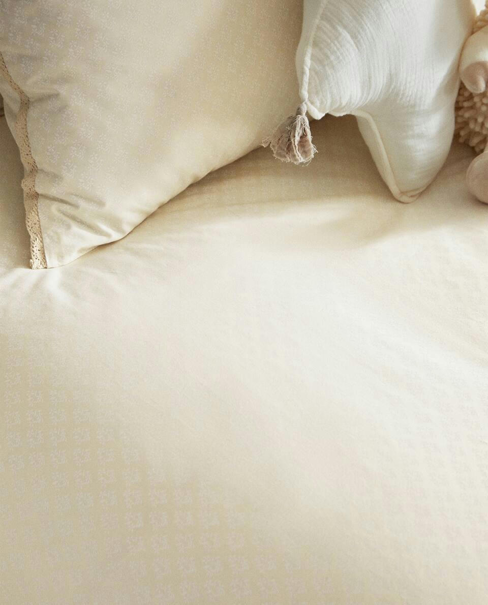 CHILDREN’S FLORAL FLAT SHEET WITH LACE TRIM