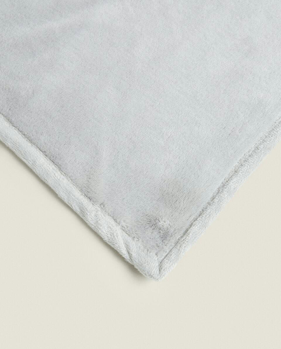PLAIN FLEECE BLANKET