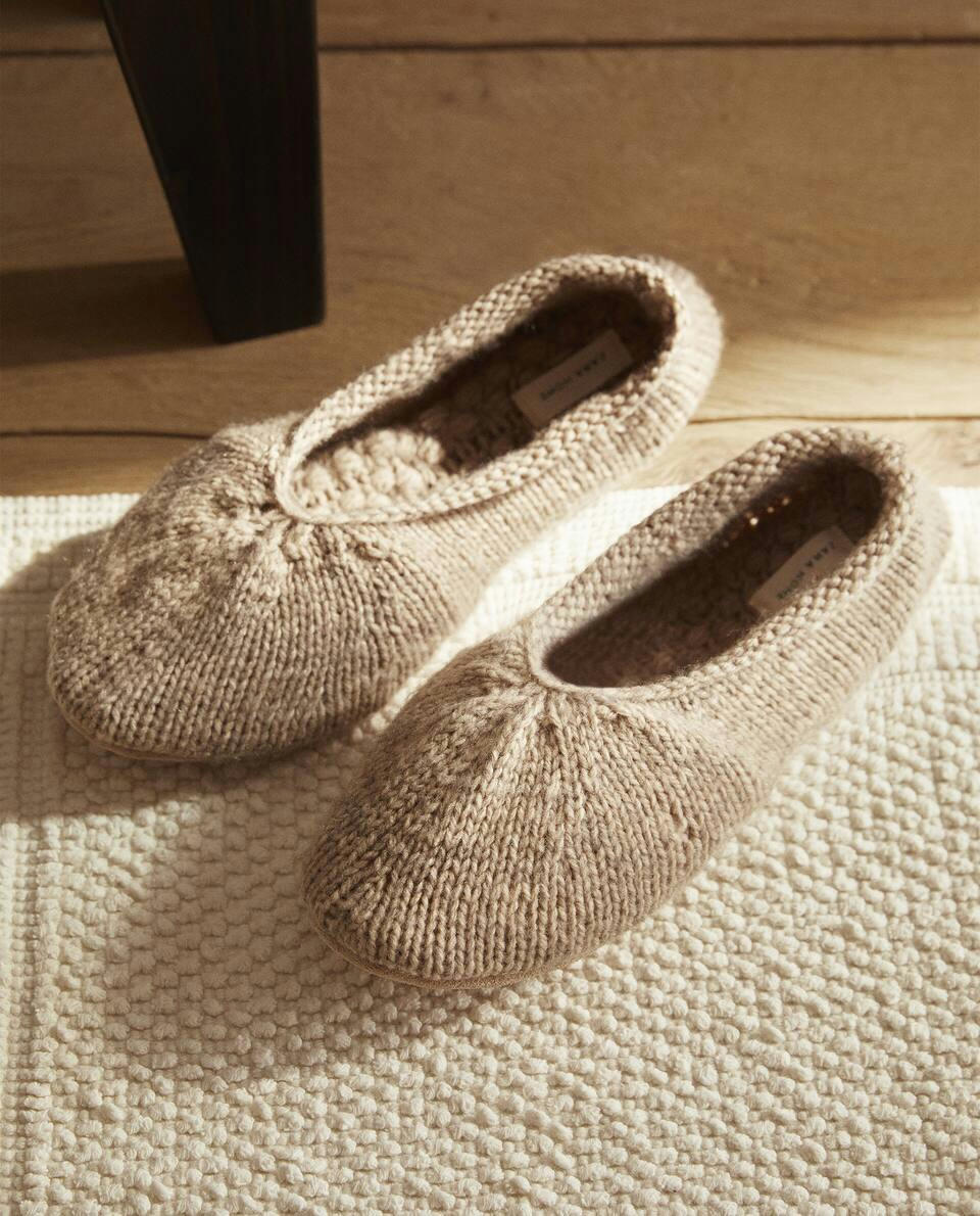 KNIT BALLERINAS