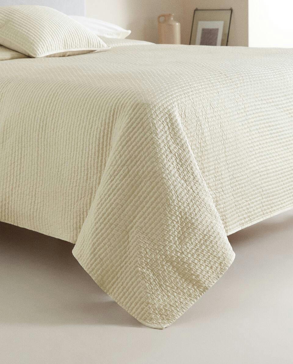 QUILT WITH TOPSTITCHING