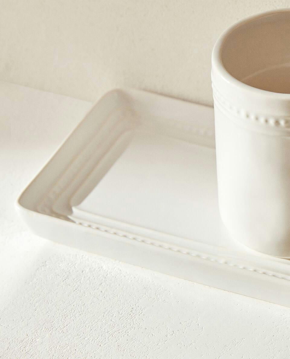 GLAZED CERAMIC BATHROOM SET