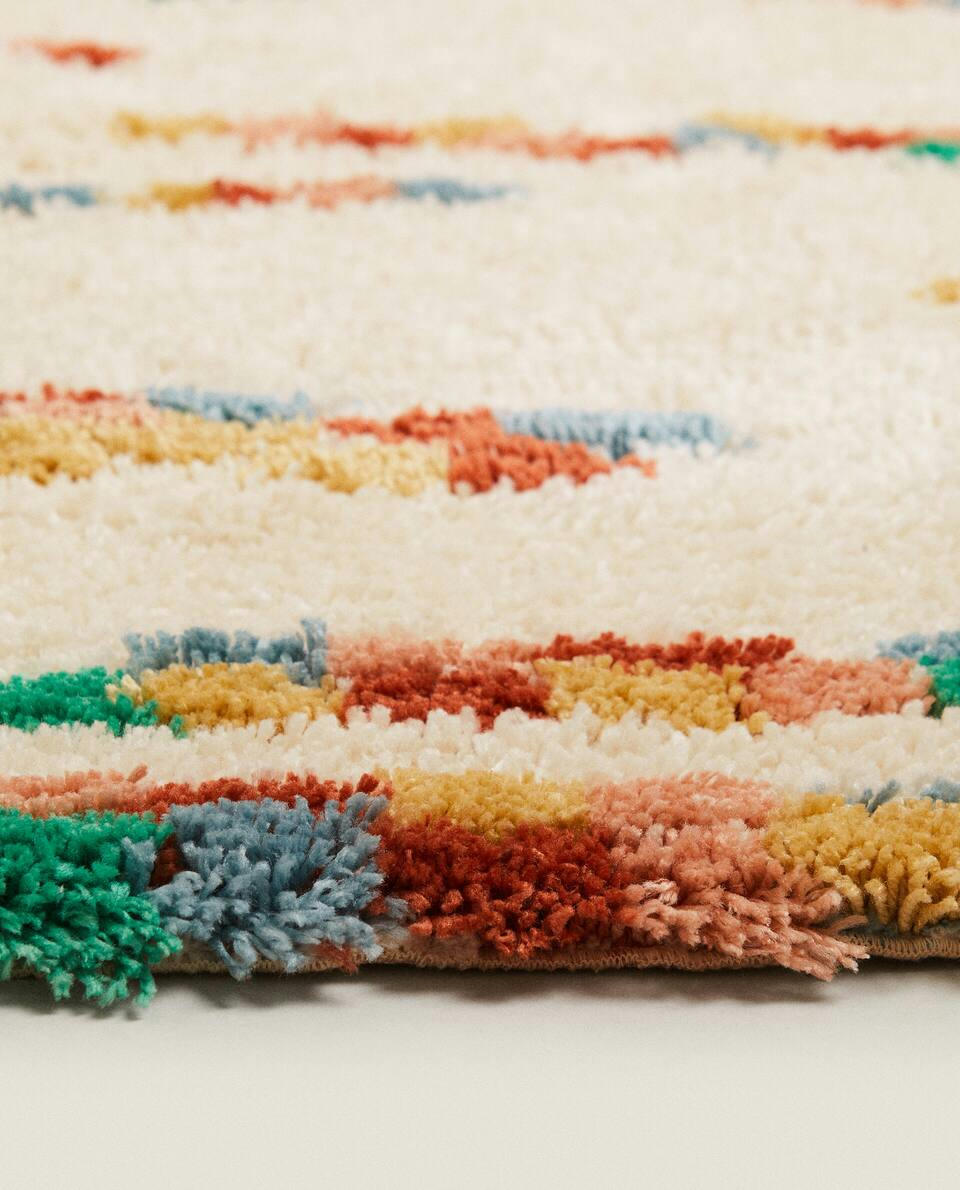 COLOURED WOVEN RUG