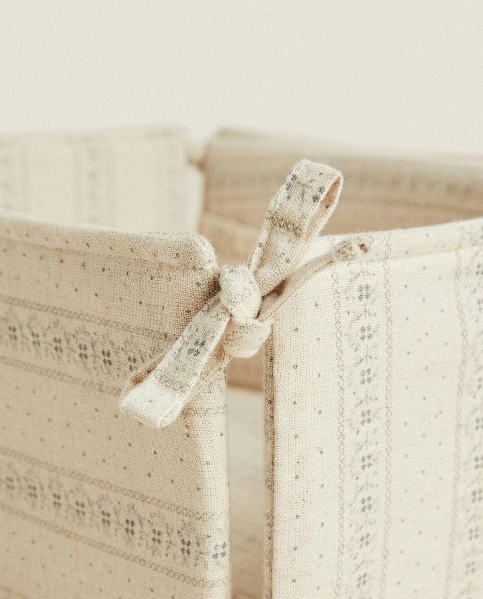LINEN ORGANISER WITH BORDER