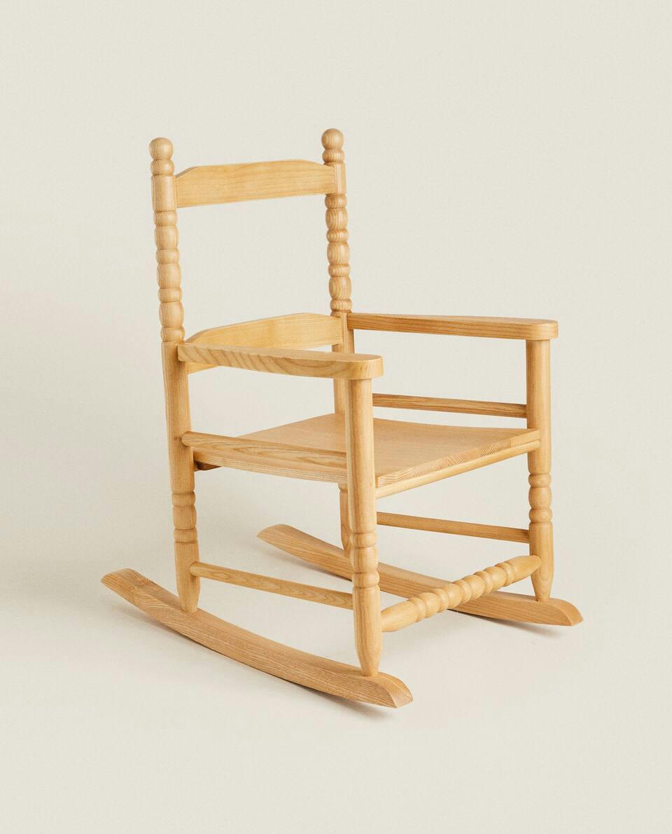 WOODEN ROCKING CHAIR