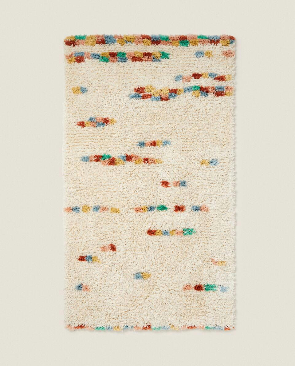 COLOURED WOVEN RUG