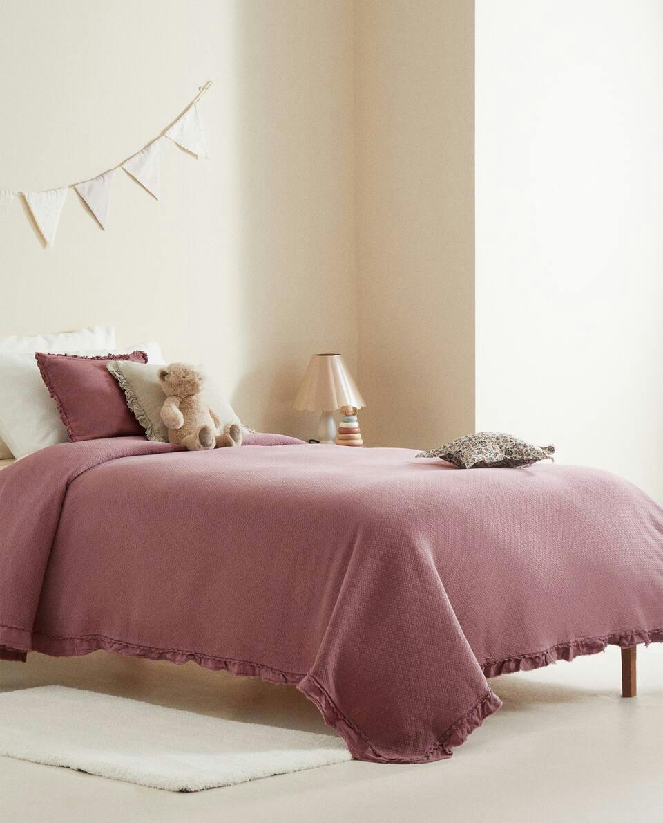 CHILDREN’S CROCHET JACQUARD BEDSPREAD