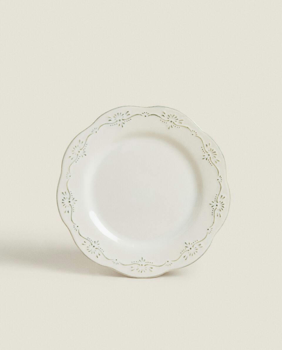 EARTHENWARE DESSERT PLATE WITH RAISED CHRISTMAS DESIGN