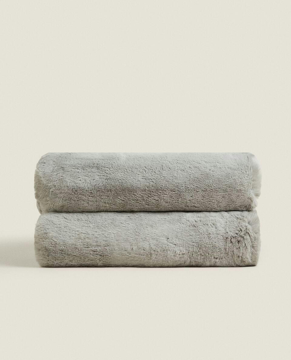 FAUX FUR BLANKET