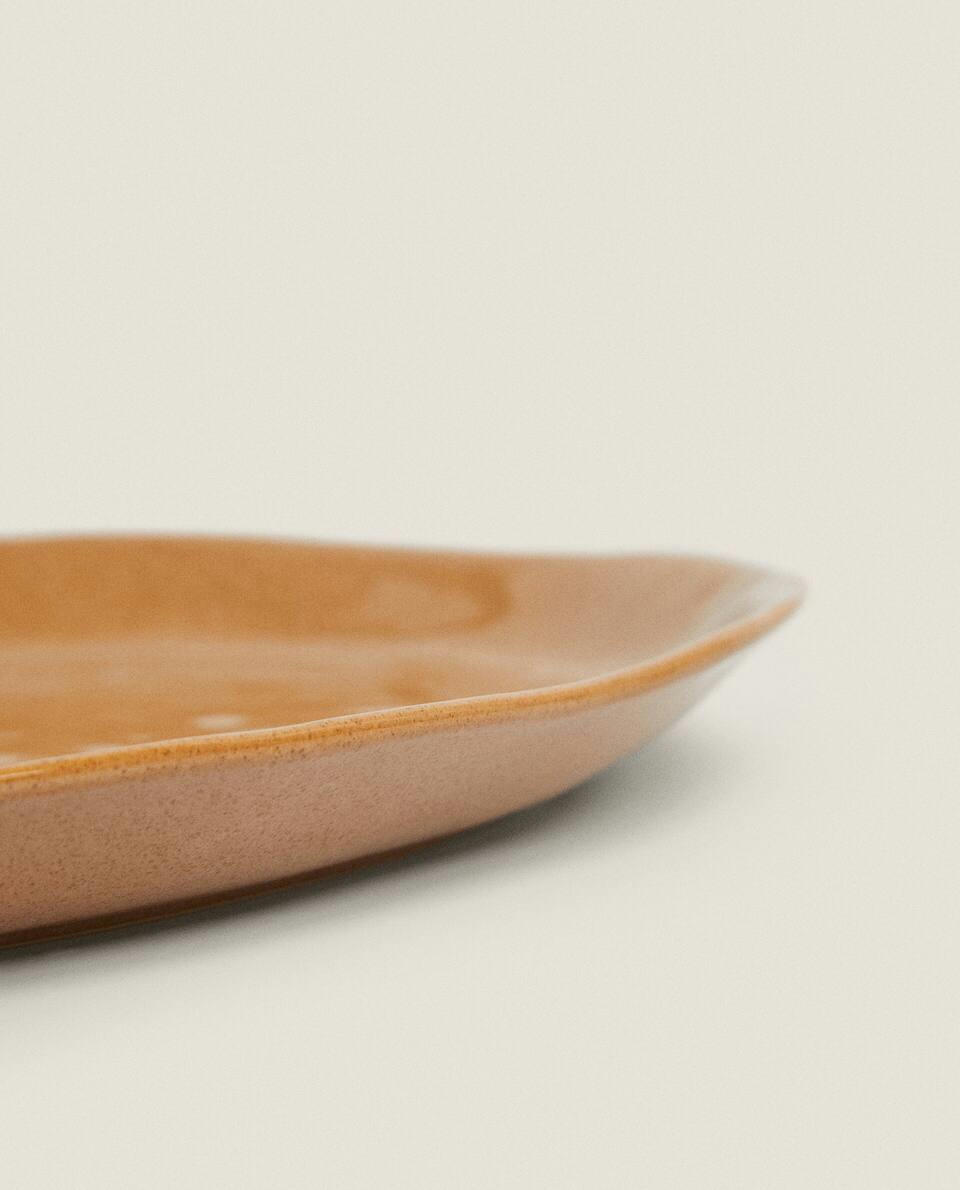 SET OF STONEWARE SERVING DISHES