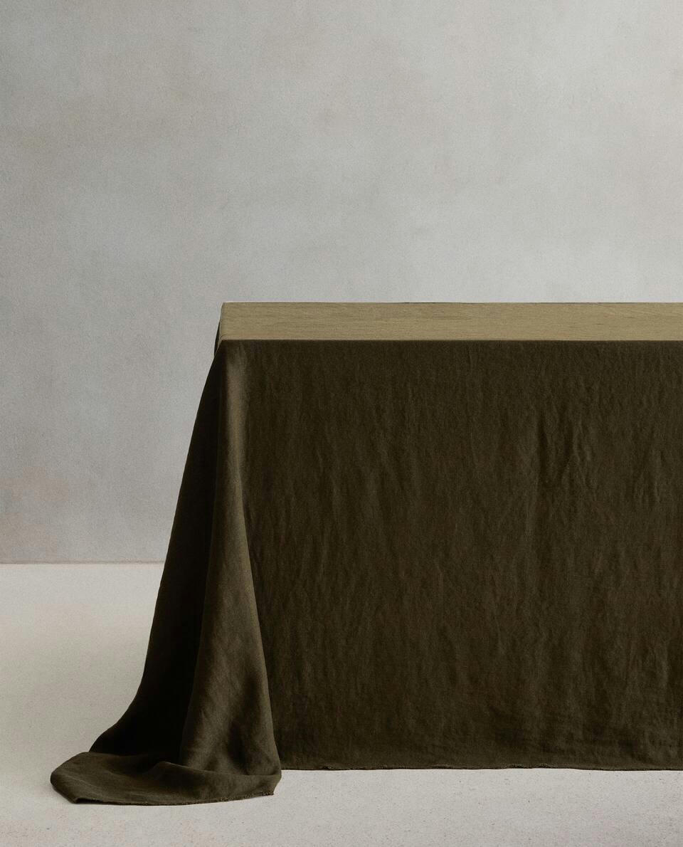 TABLECLOTH 01