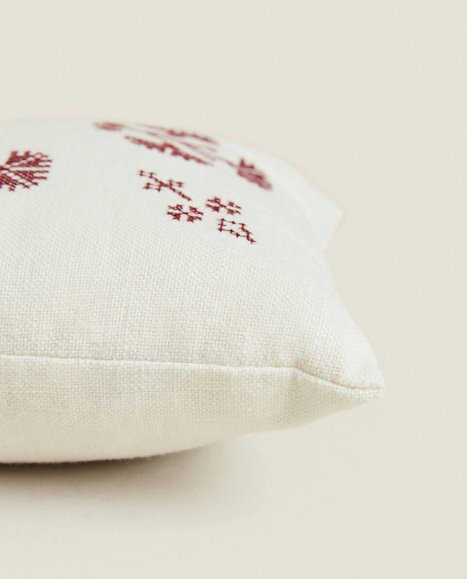 CHRISTMAS CROSS-STITCH CUSHION
