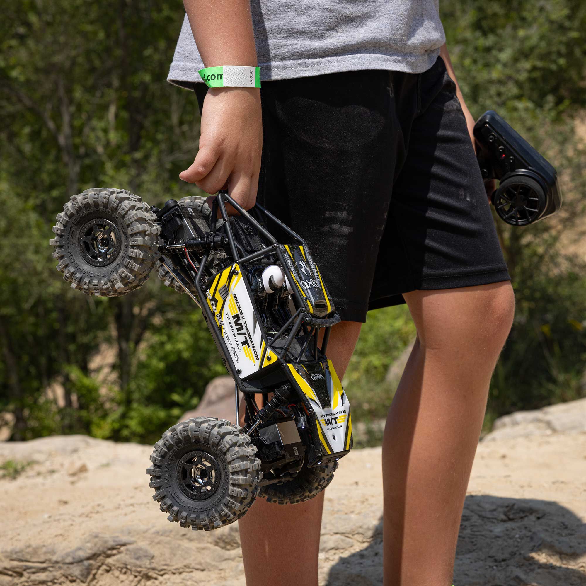 Axial 1/18 UTB18 Capra 4WS 4X4 RTR Brushed Rock Crawler (Battery & Charger Included), Yellow