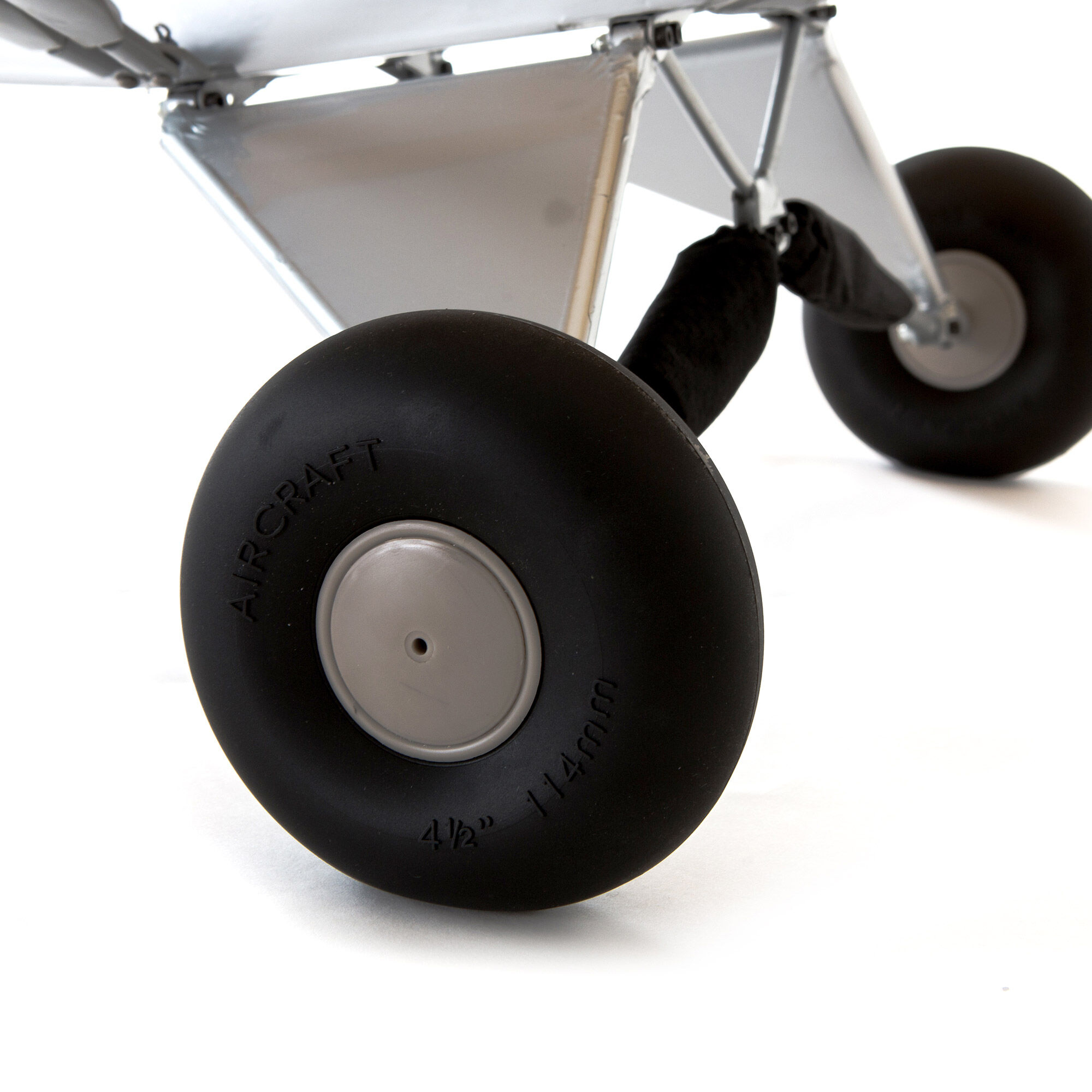 Hangar 9 Carbon Cub 15cc ARF, 90"