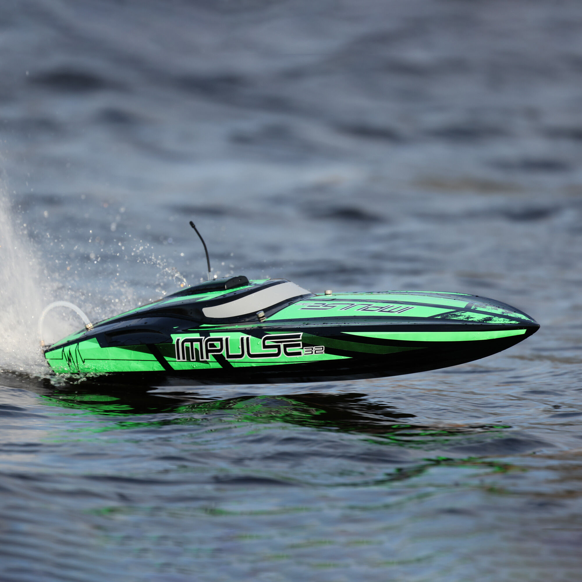 Pro Boat Impulse 32" Brushless Deep-V RTR with Smart, Black/Green