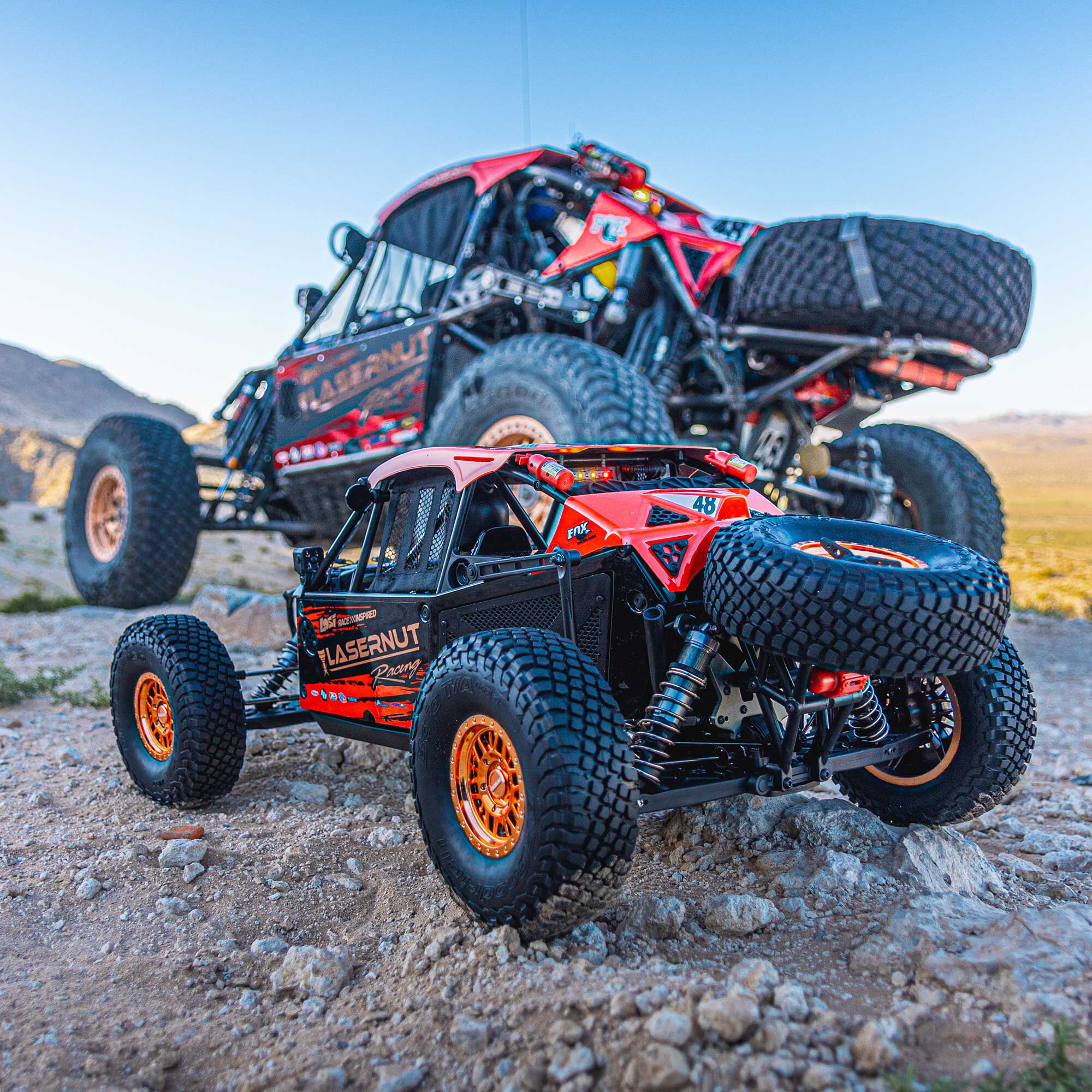 Losi 1/6 8IGHT Super Lasernut 6S 4X4 RTR Brushless Desert Buggy, Red