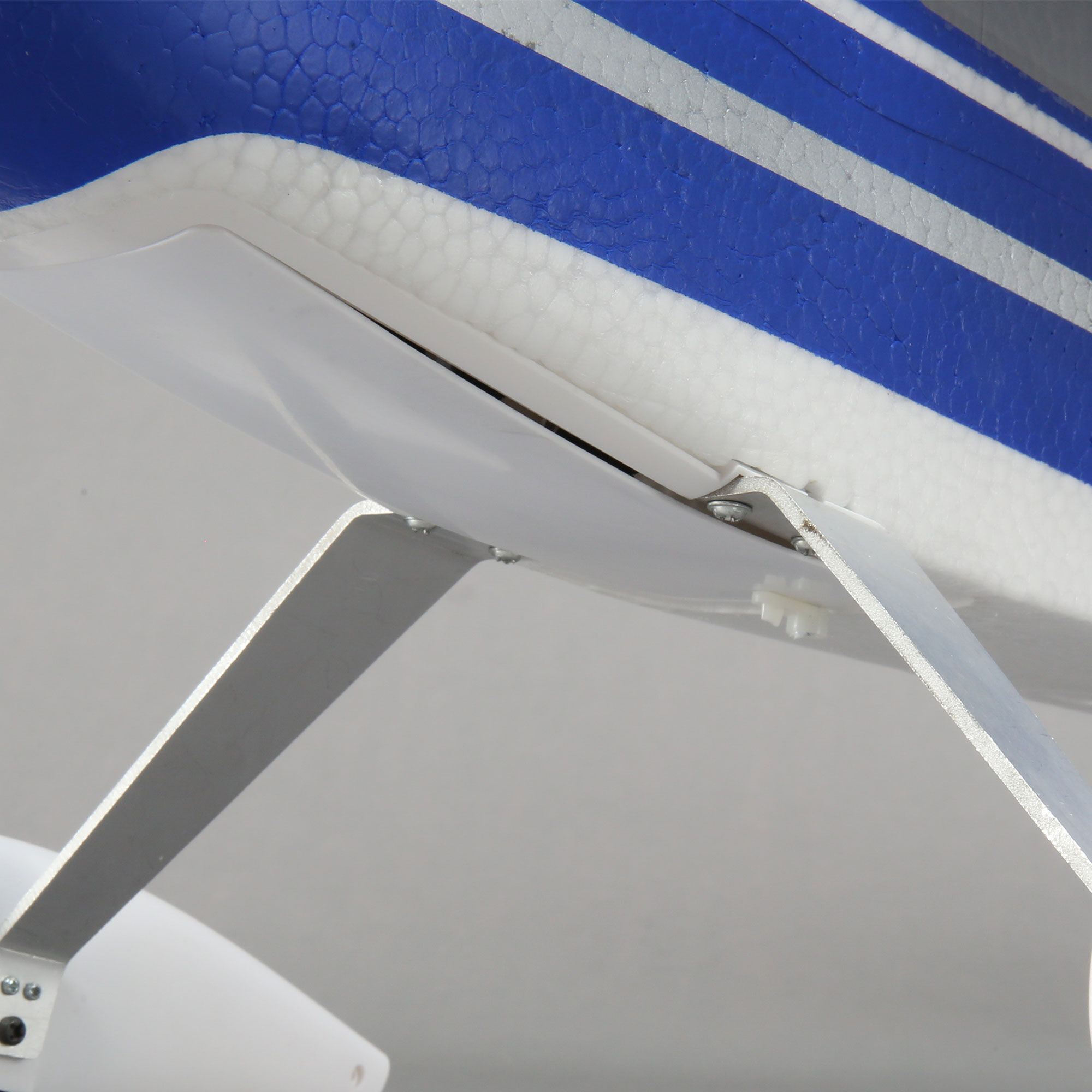 E-flite Valiant 1.3m BNF Basic with AS3X and SAFE Select