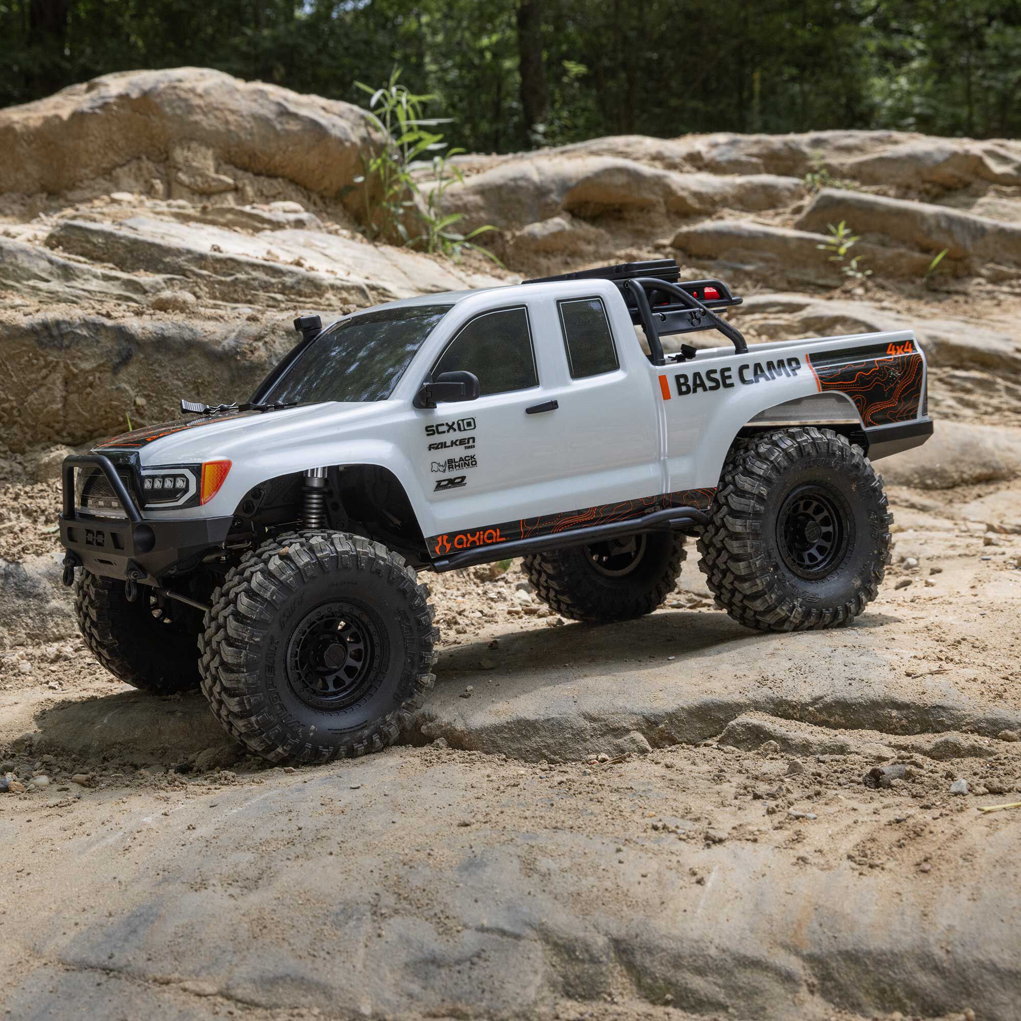 Axial 1/10 SCX10 III Base Camp 4X4 RTR Brushed Rock Crawler, White