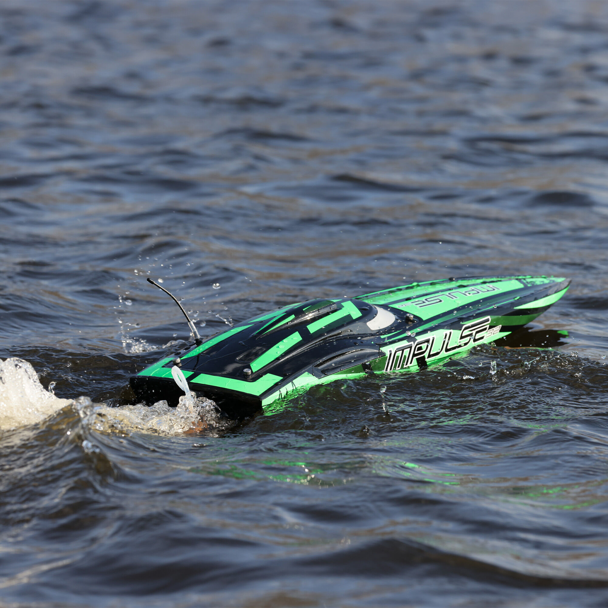 Pro Boat Impulse 32" Brushless Deep-V RTR with Smart, Black/Green
