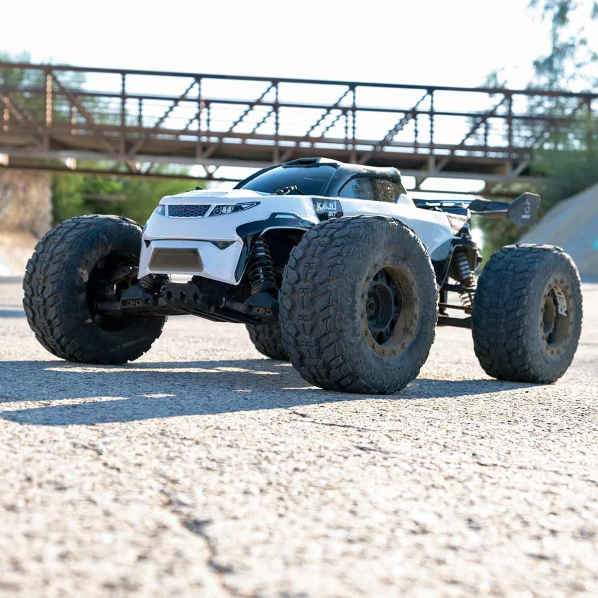 Redcat Racing 1/8 Kaiju 4X4 6S Brushless Monster Truck RTR, White