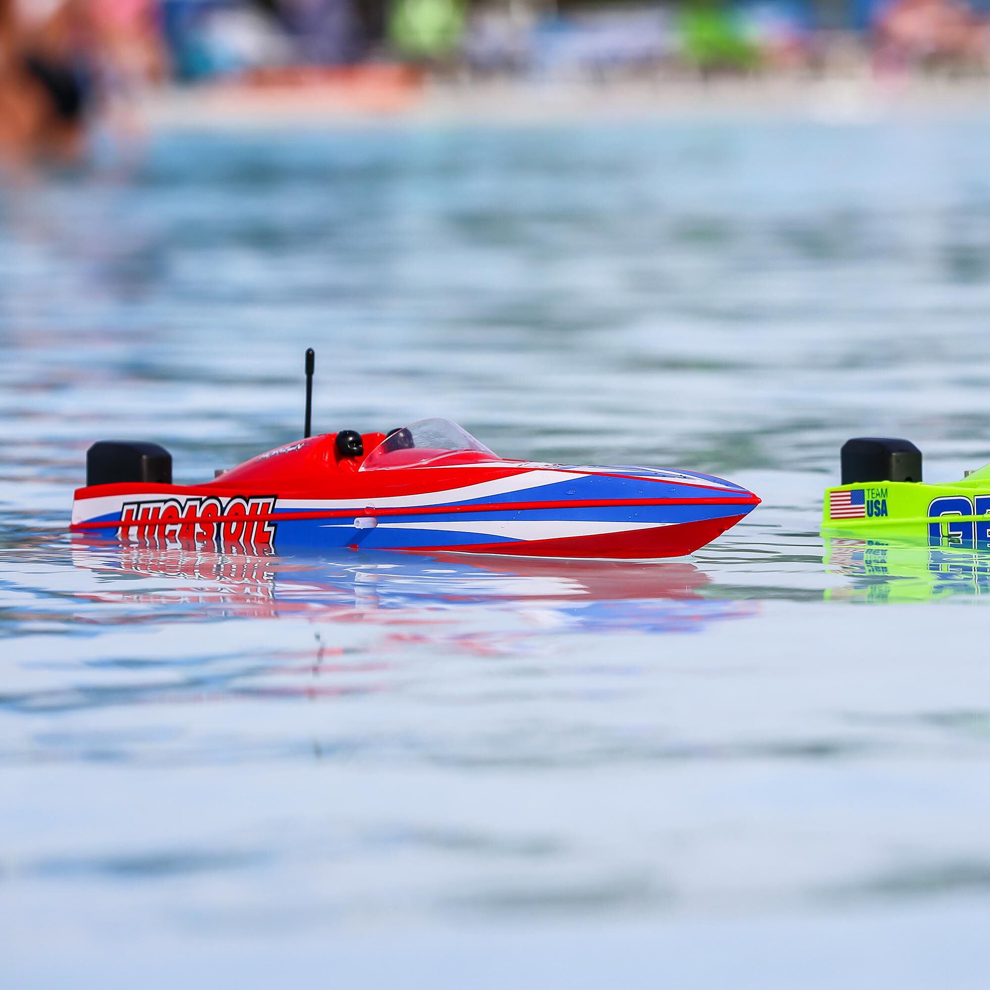 Pro Boat Lucas Oil 17" Power Boat Racer Self-Righting Deep-V RTR