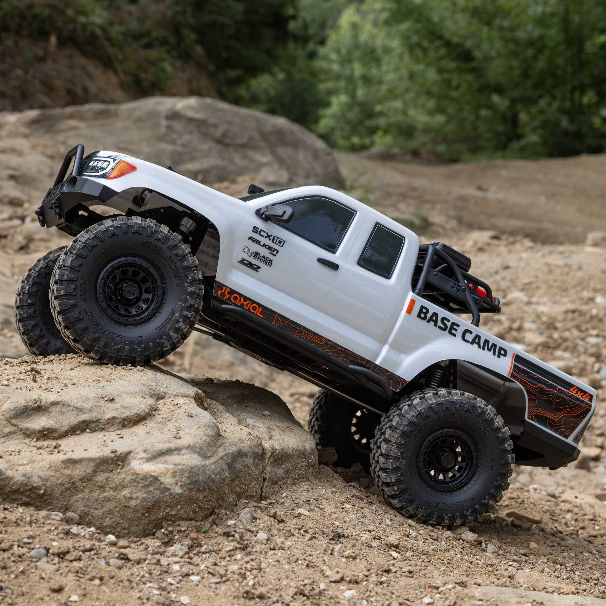 Axial 1/10 SCX10 III Base Camp 4X4 RTR Brushed Rock Crawler, White