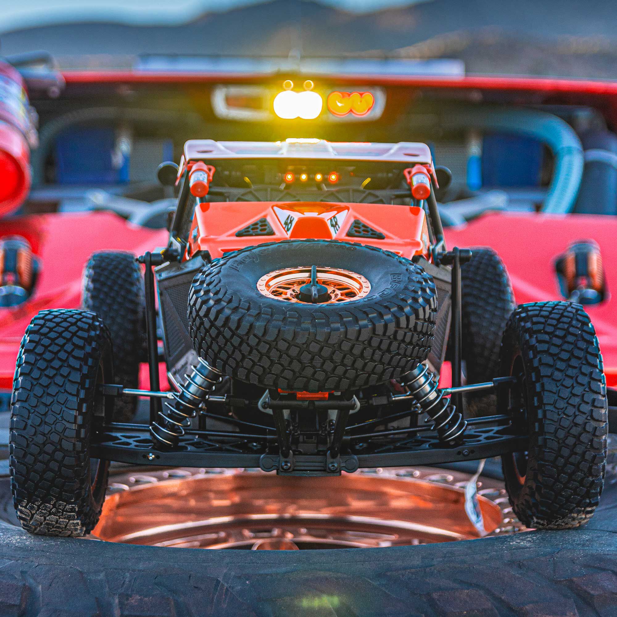 Losi 1/6 8IGHT Super Lasernut 6S 4X4 RTR Brushless Desert Buggy, Red