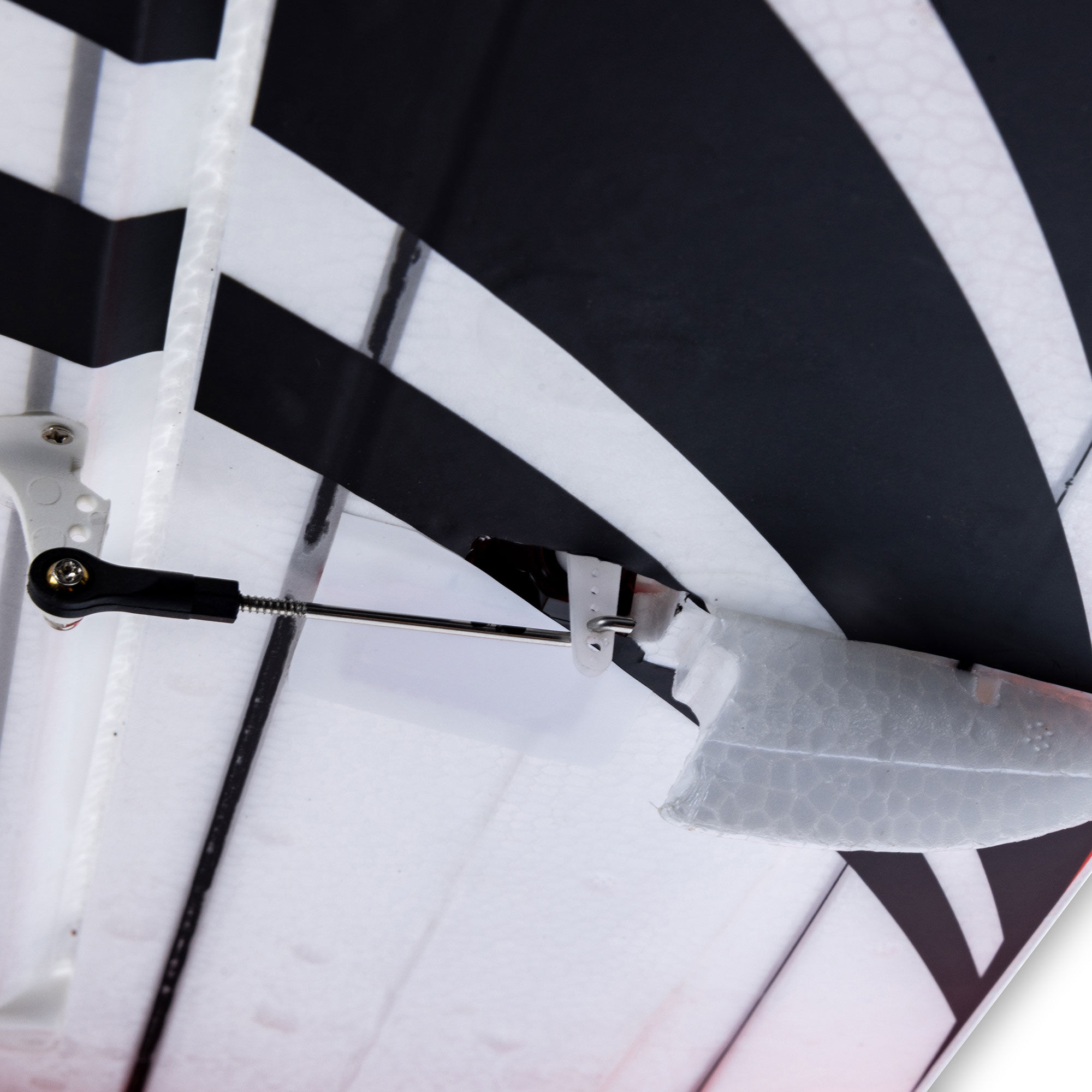 E-flite ElectroStreak 1.1m BNF Basic with AS3X+ and SAFE Select