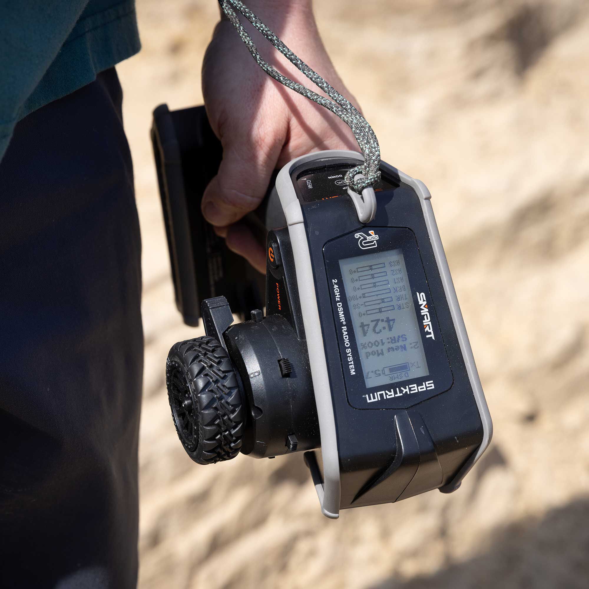 Spektrum DX6 Rugged 6-Channel DSMR Transmitter with SR515 Receiver