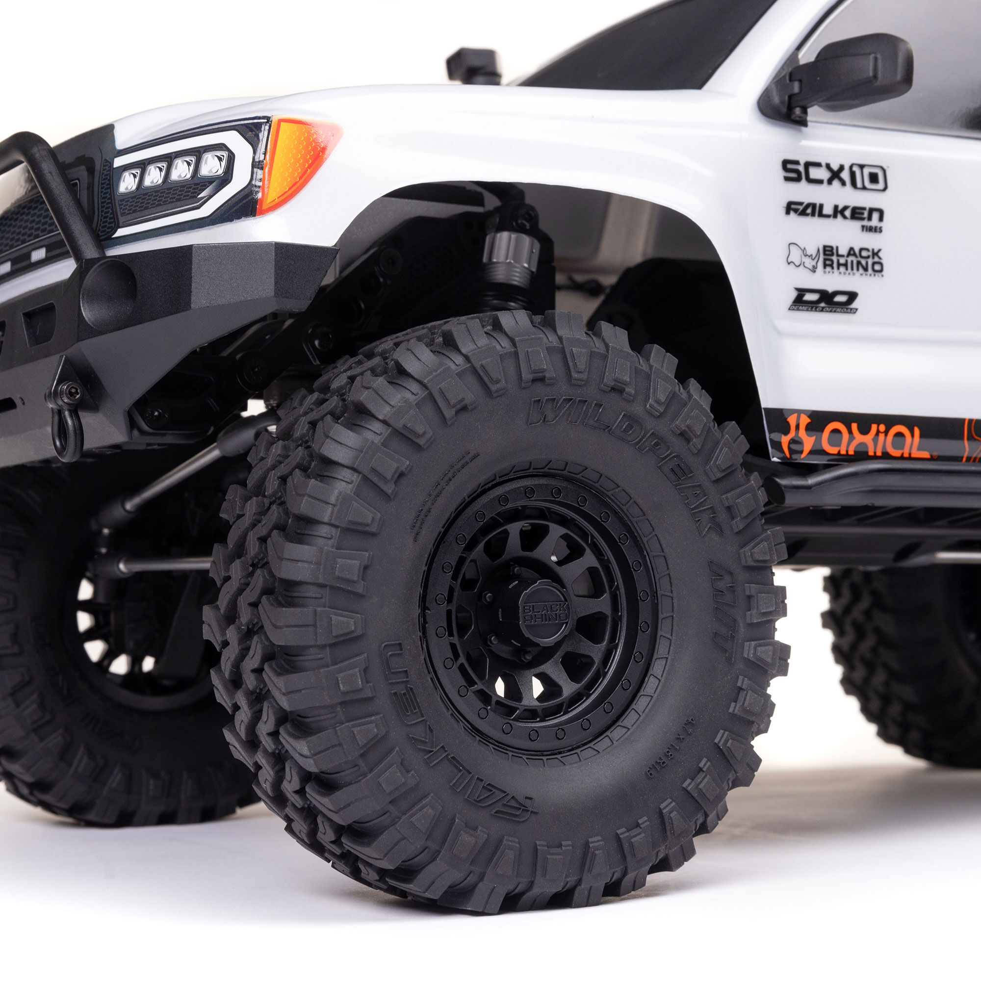Axial 1/10 SCX10 III Base Camp 4X4 RTR Brushed Rock Crawler, White