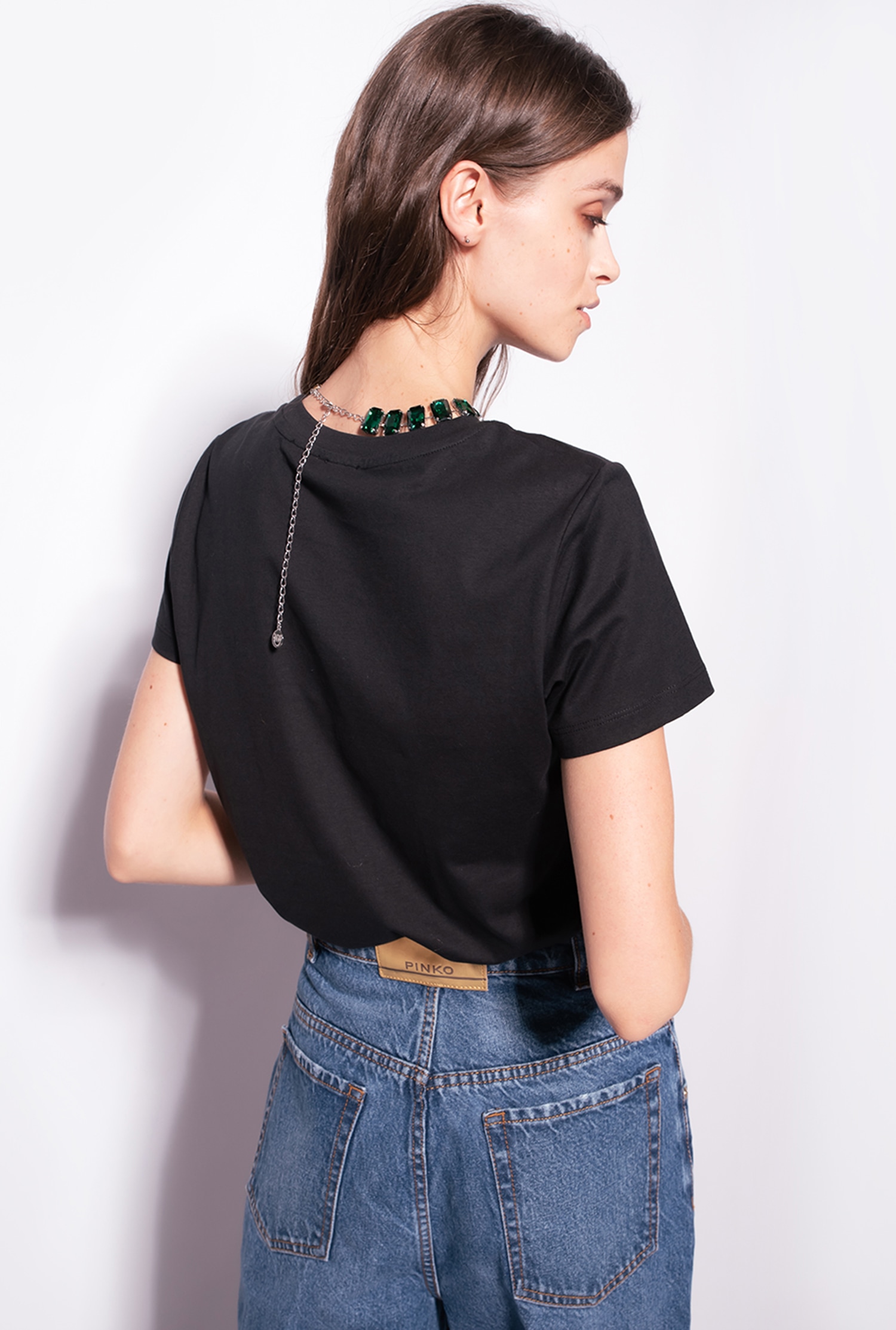 T-shirt with jewel necklace