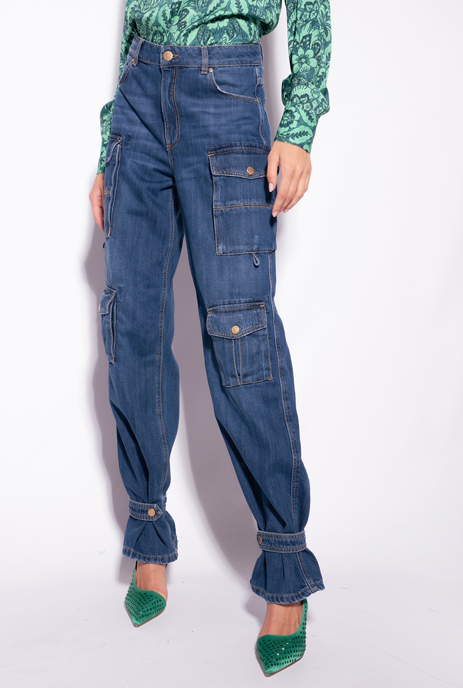 Cargo jeans with pockets