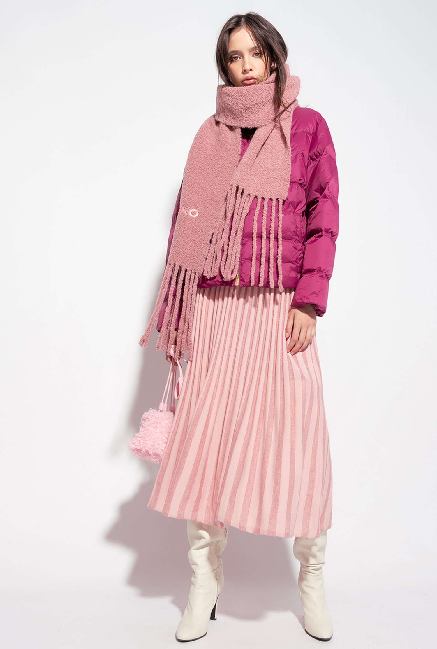 Bouclé fabric scarf with fringing