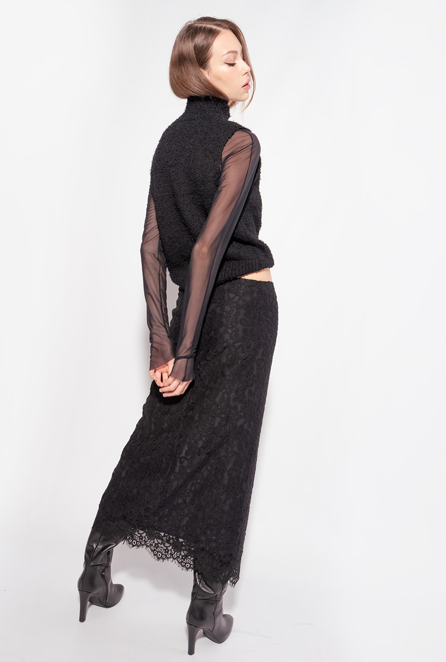Long skirt with ramage lace