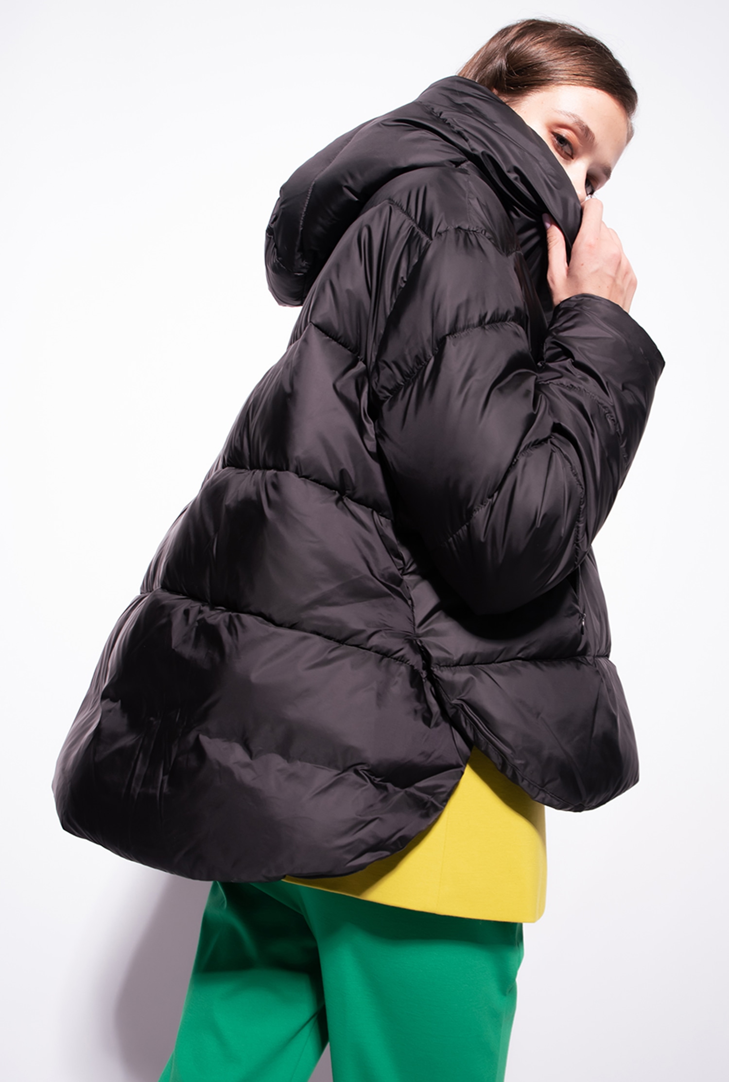 Semi-glossy down jacket with hood