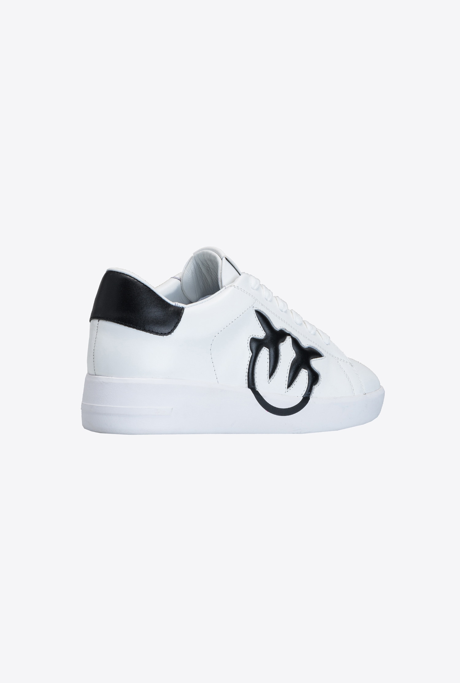 Flat sneakers with logo