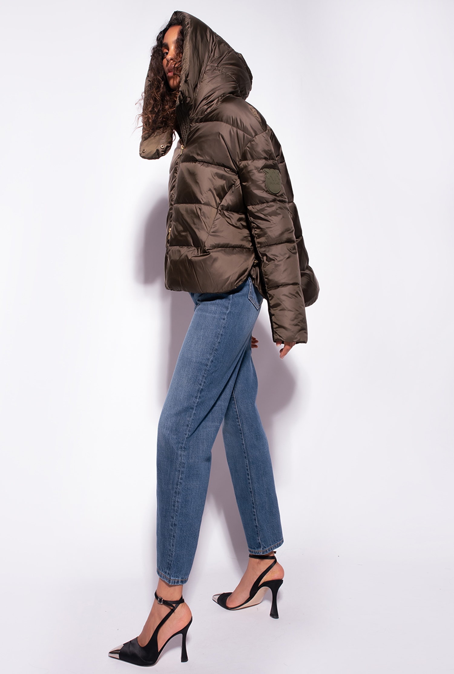 Semi-glossy down jacket with hood