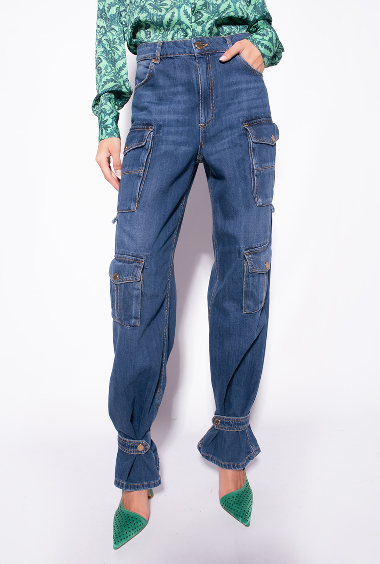 Cargo jeans with pockets
