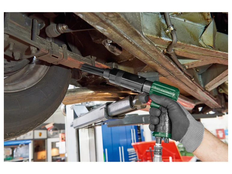 Grignoteuse à tôle, dérouilleur à aiguilles ou unité de maintenance pneumatique