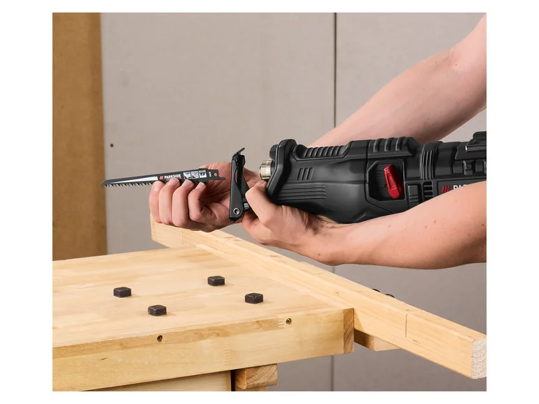 PARKSIDE PERFORMANCE® Scie sabre PPFS 1250 A1, 32 mm