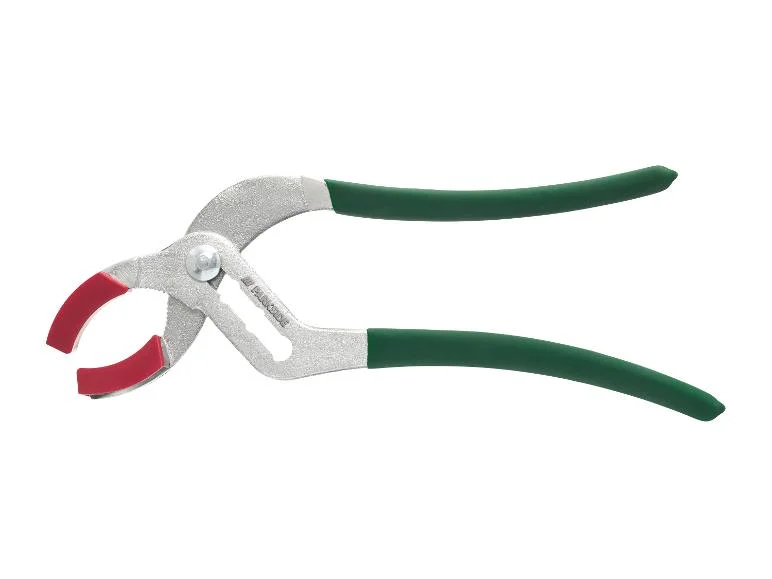 Pinces de plomberie ou clé serre-tubes