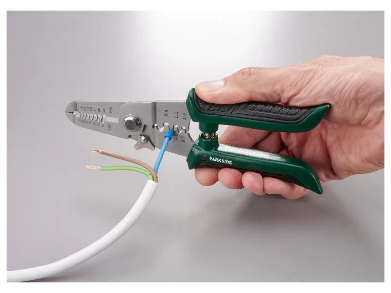 Pince à dénuder multiple ou Coupe-câble