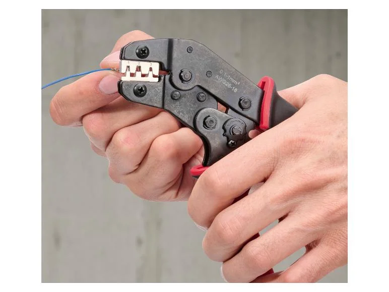 Jeu de pinces à sertir