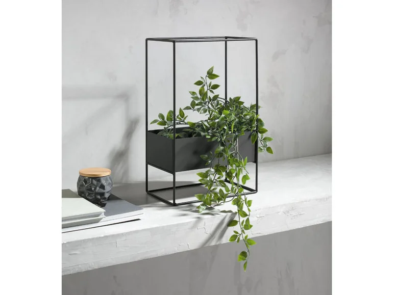 Pot de fleurs avec cadre métallique