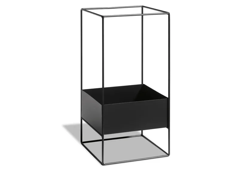 Pot de fleurs avec cadre métallique