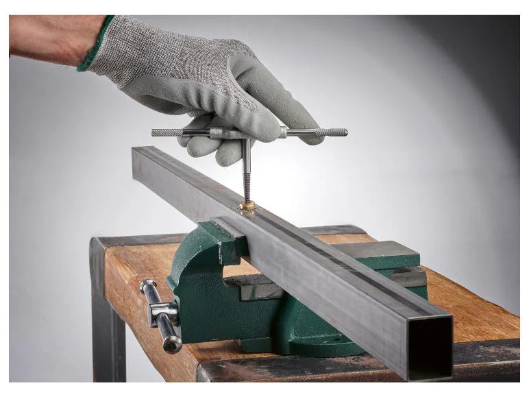 Set d'accessoires pour vis ou écrous