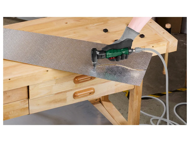 Grignoteuse à tôle, dérouilleur à aiguilles ou unité de maintenance pneumatique